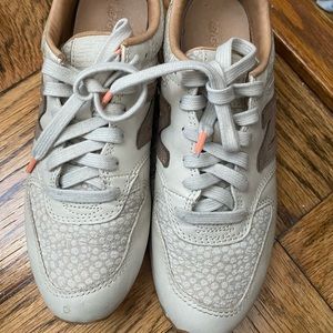 New balance tan sneakers